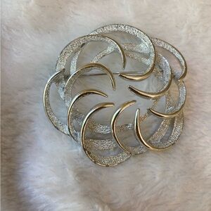 Vintage Sarah Coventry Brooch Pin
